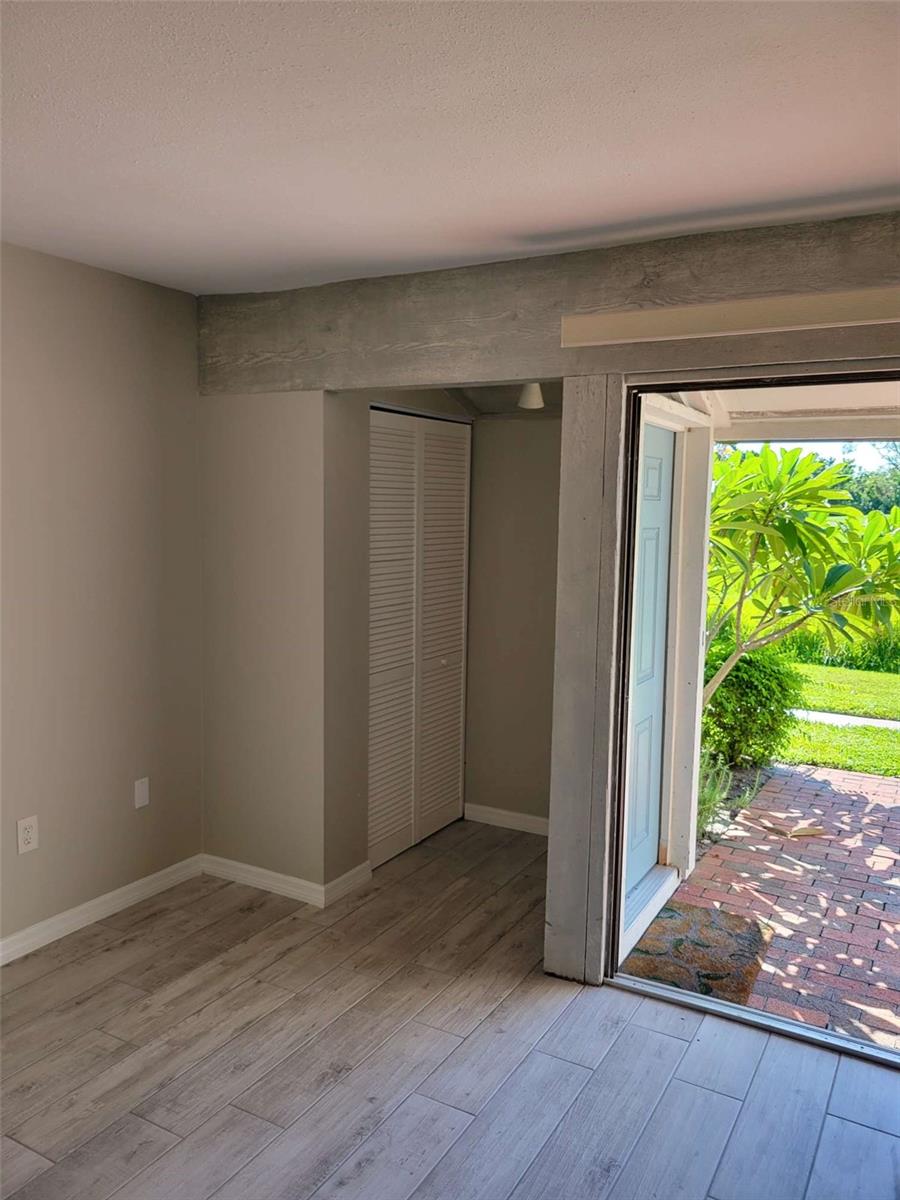 Image 14 of 28 For 3553 Longmeadow  27