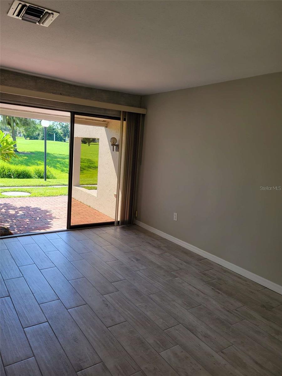 Image 15 of 28 For 3553 Longmeadow  27