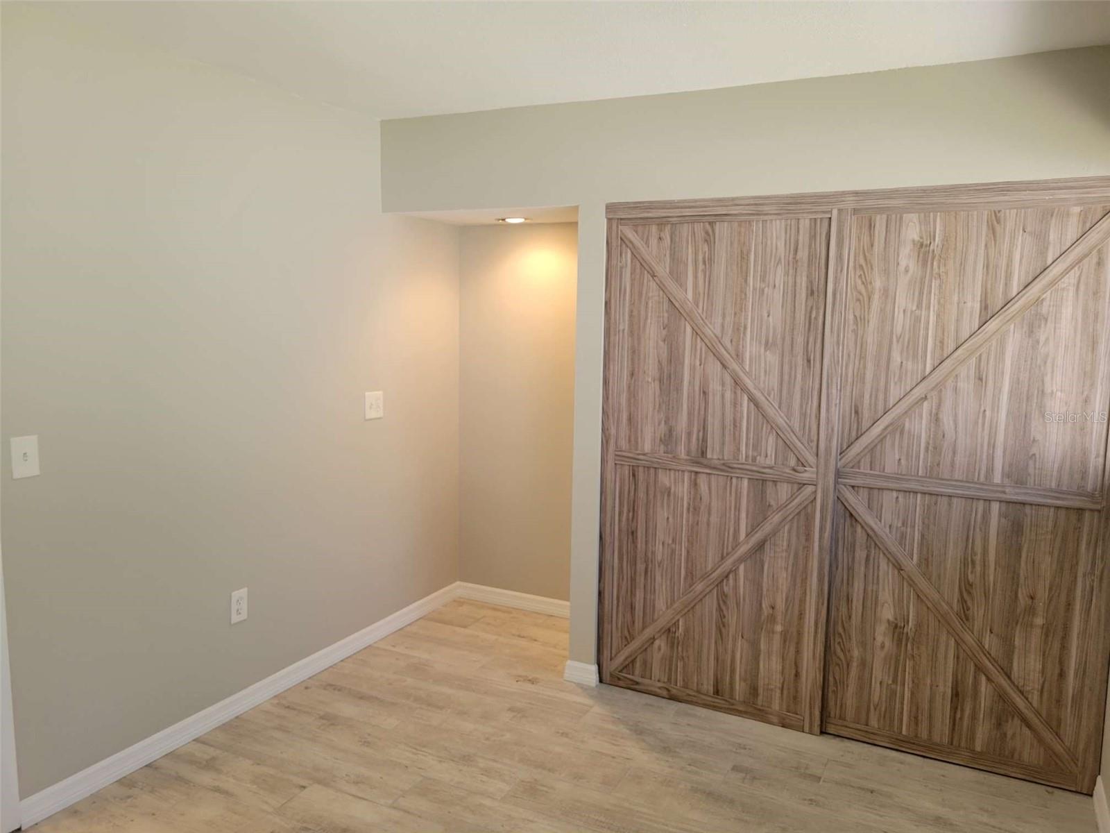 Image 18 of 28 For 3553 Longmeadow  27