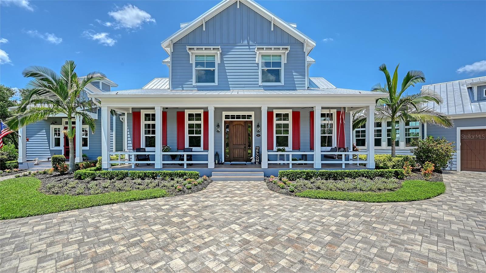 Listing photo id 13 for 6910 211th Street E