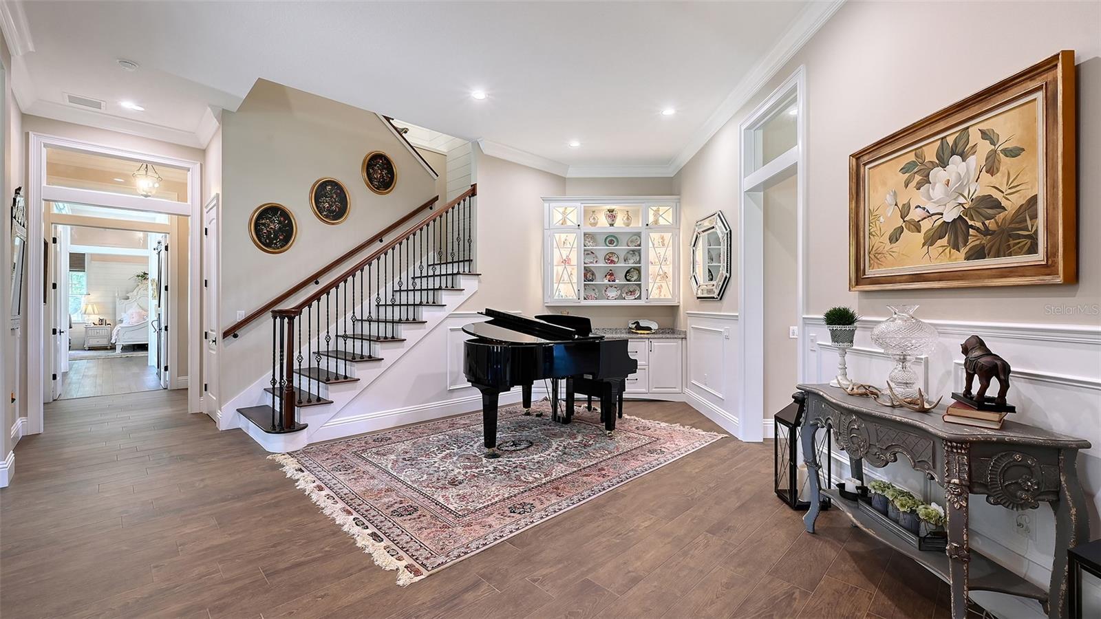 Listing photo id 14 for 6910 211th Street E