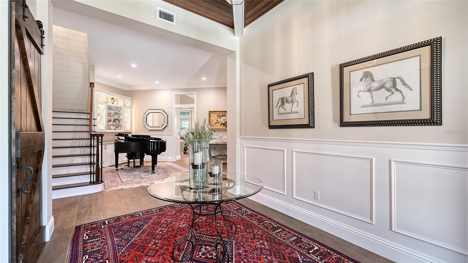 Listing photo id 17 for 6910 211th Street E