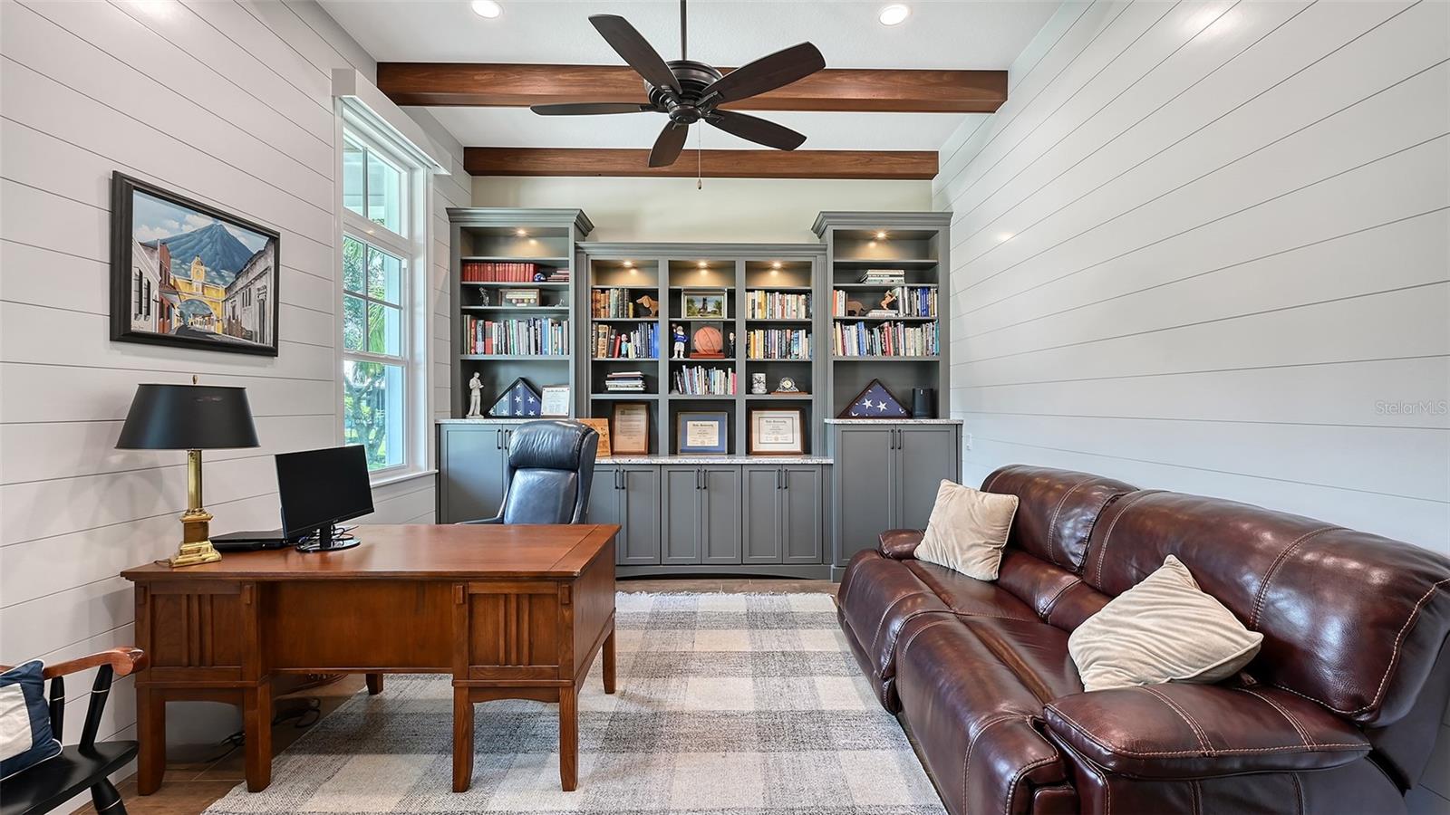 Listing photo id 19 for 6910 211th Street E