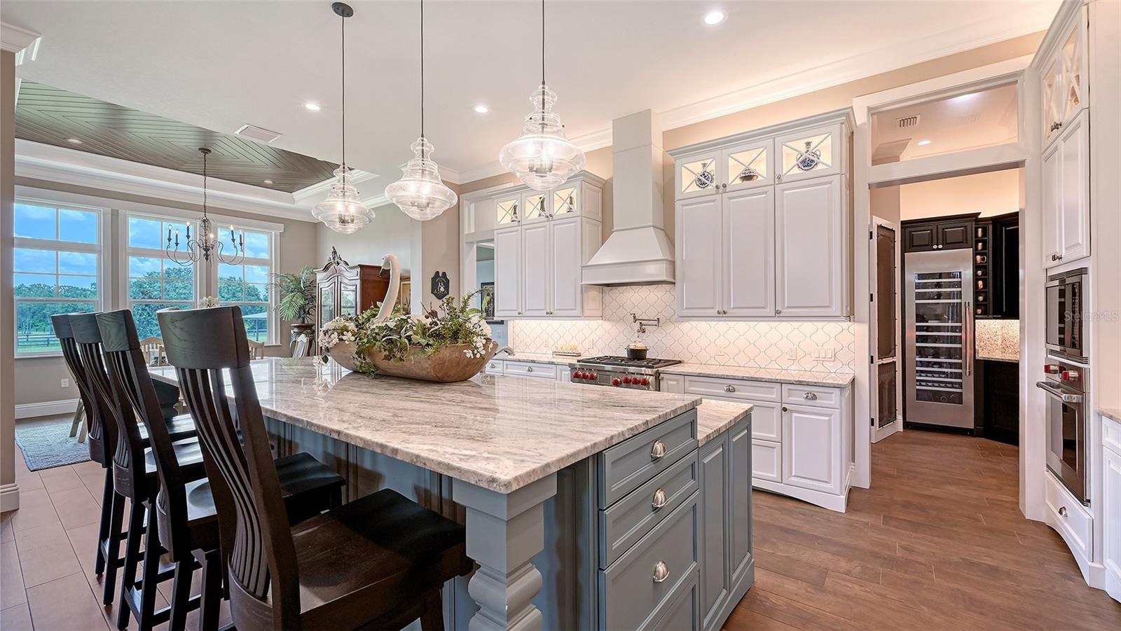 Listing photo id 23 for 6910 211th Street E