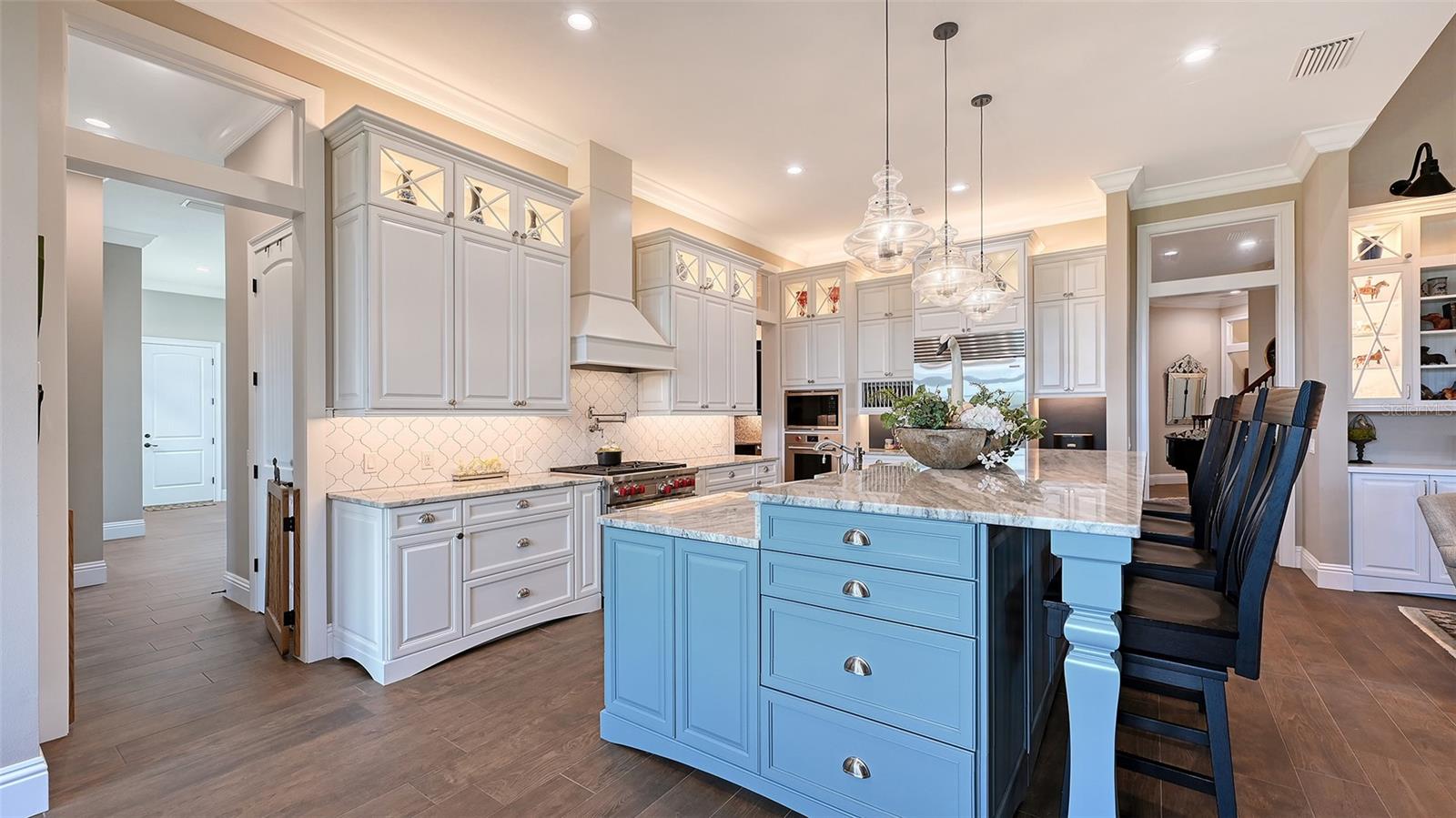 Listing photo id 24 for 6910 211th Street E