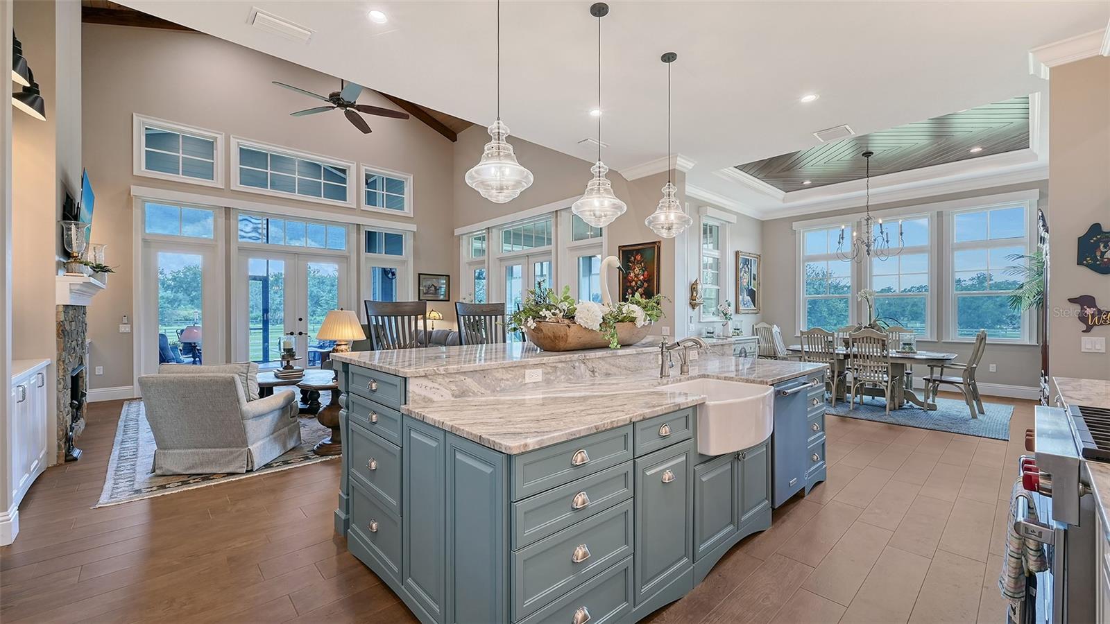 Listing photo id 25 for 6910 211th Street E