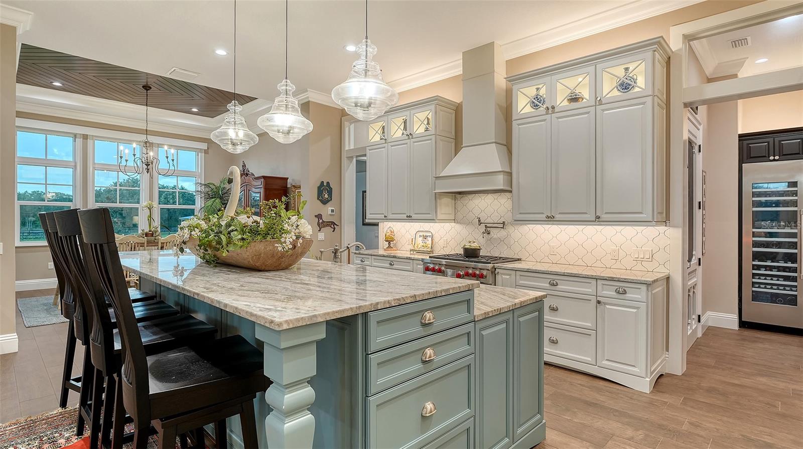 Listing photo id 27 for 6910 211th Street E
