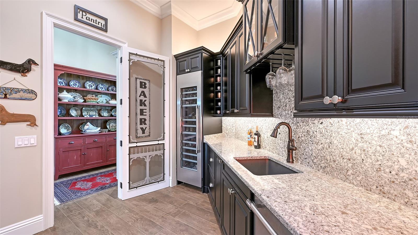 Listing photo id 29 for 6910 211th Street E