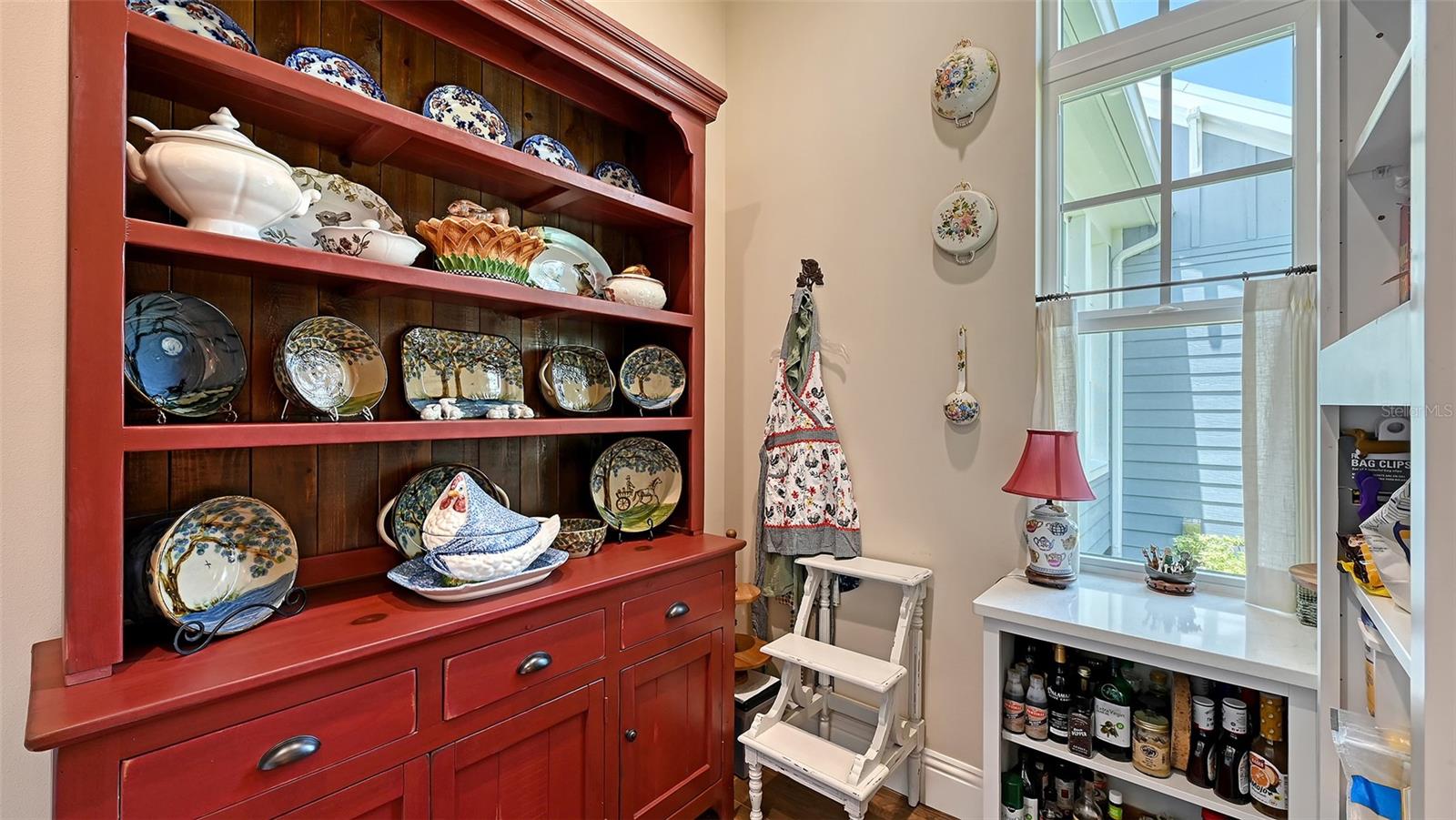 Listing photo id 30 for 6910 211th Street E