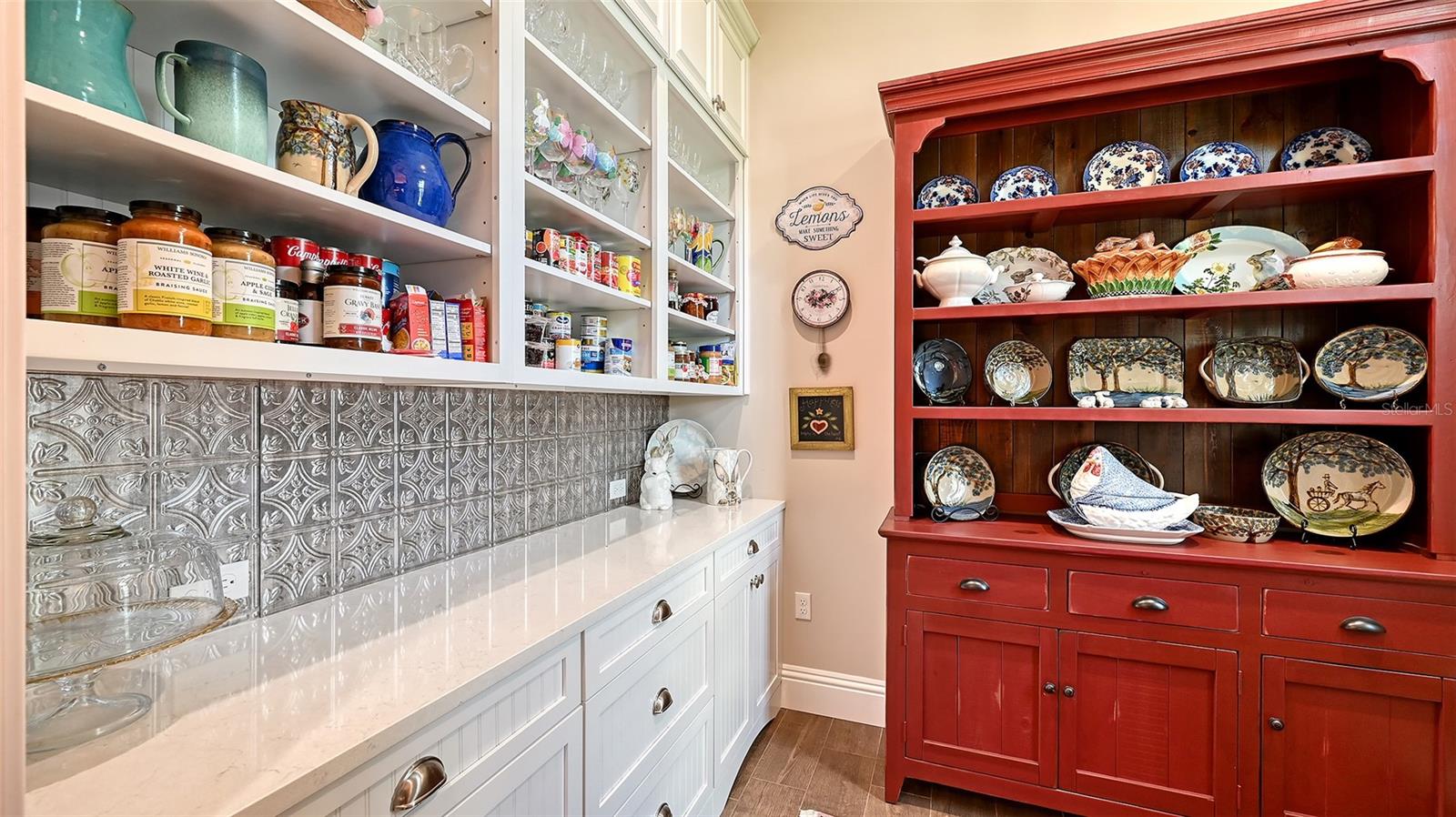 Listing photo id 31 for 6910 211th Street E