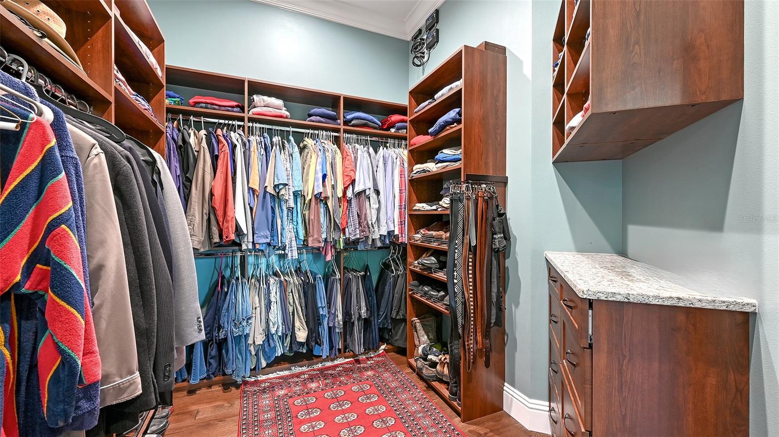 Listing photo id 45 for 6910 211th Street E