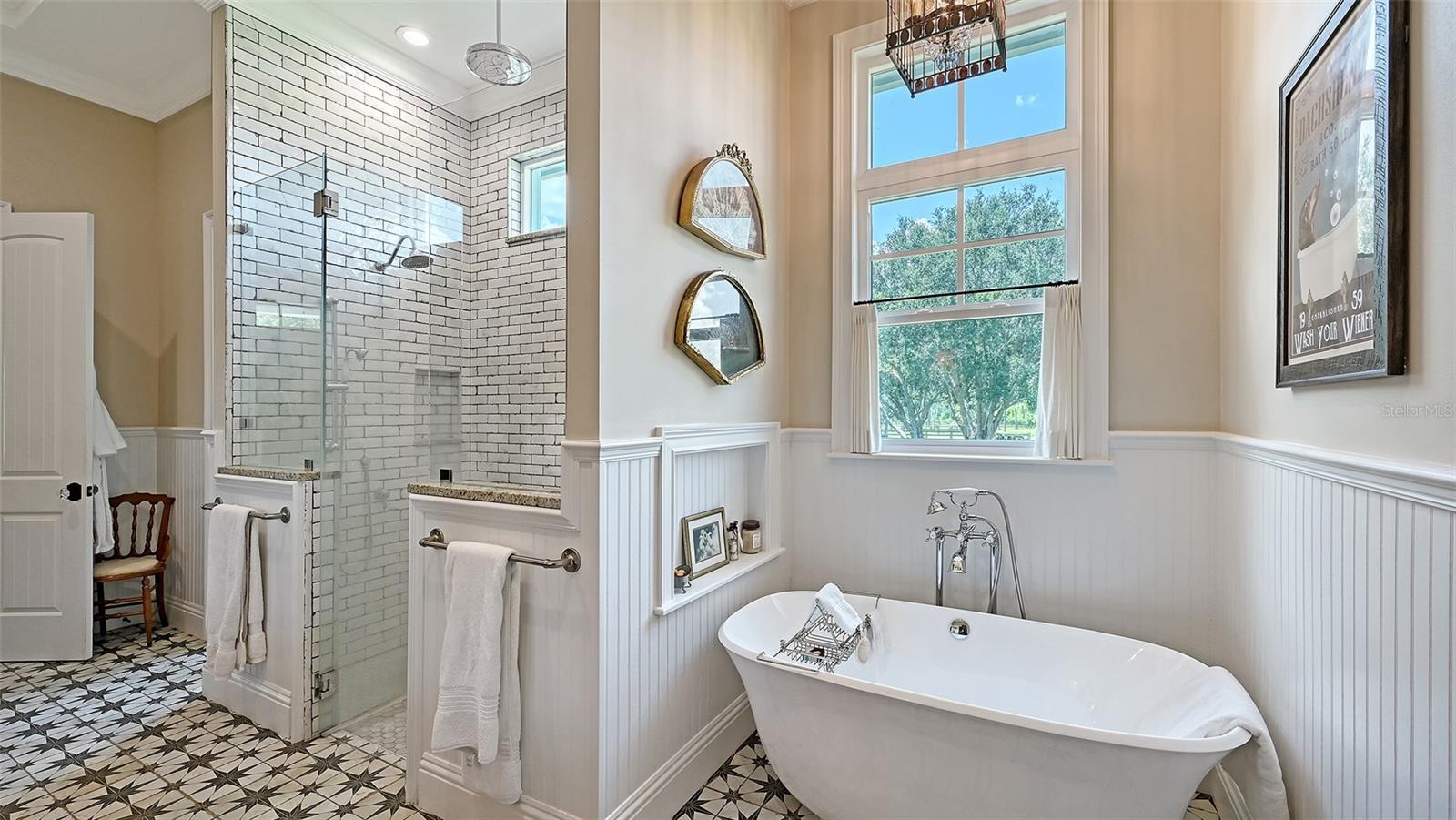 Listing photo id 47 for 6910 211th Street E