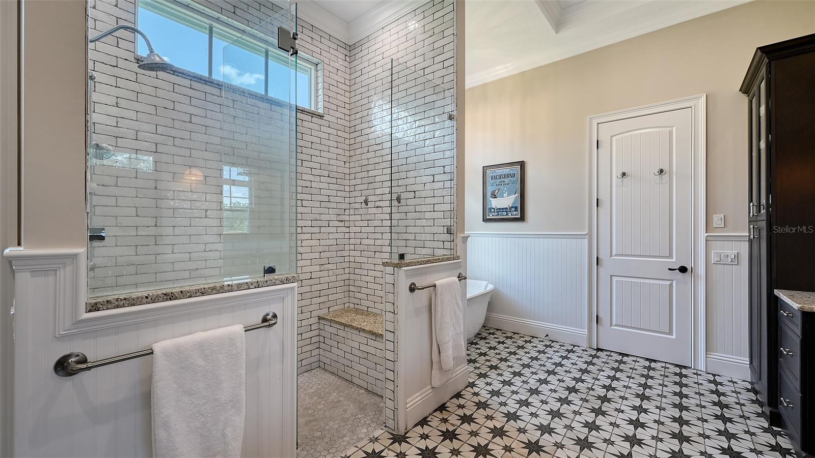 Listing photo id 48 for 6910 211th Street E