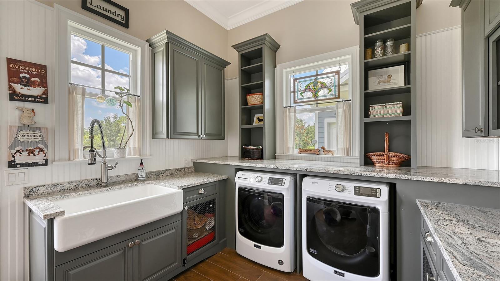 Listing photo id 56 for 6910 211th Street E