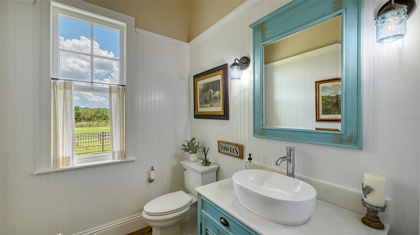 Listing photo id 58 for 6910 211th Street E