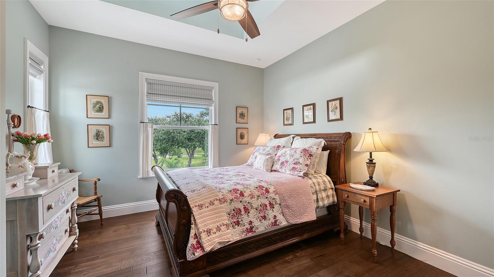 Listing photo id 68 for 6910 211th Street E