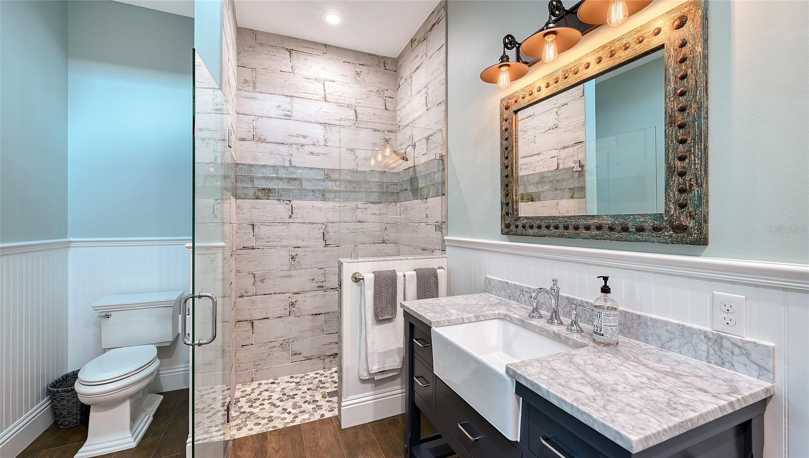 Listing photo id 70 for 6910 211th Street E
