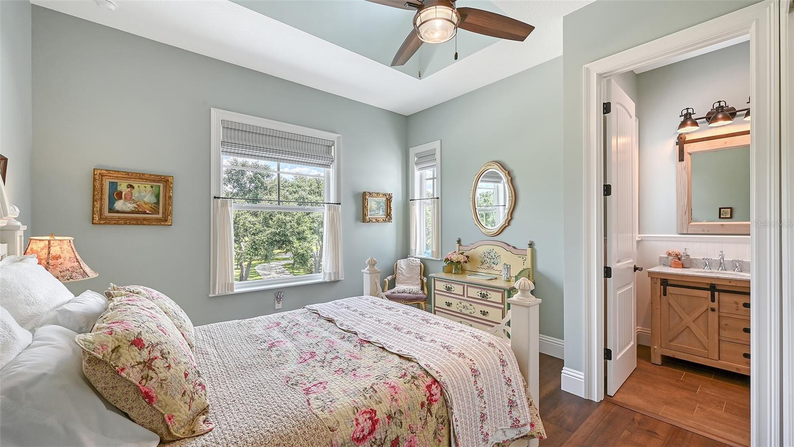 Listing photo id 72 for 6910 211th Street E