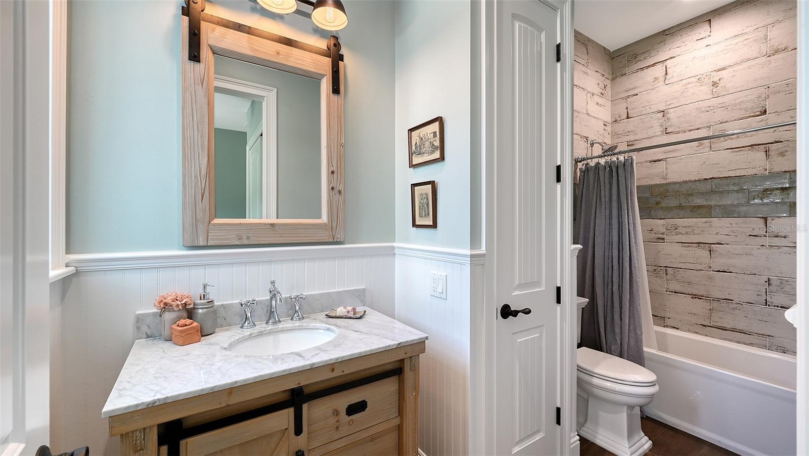 Listing photo id 73 for 6910 211th Street E