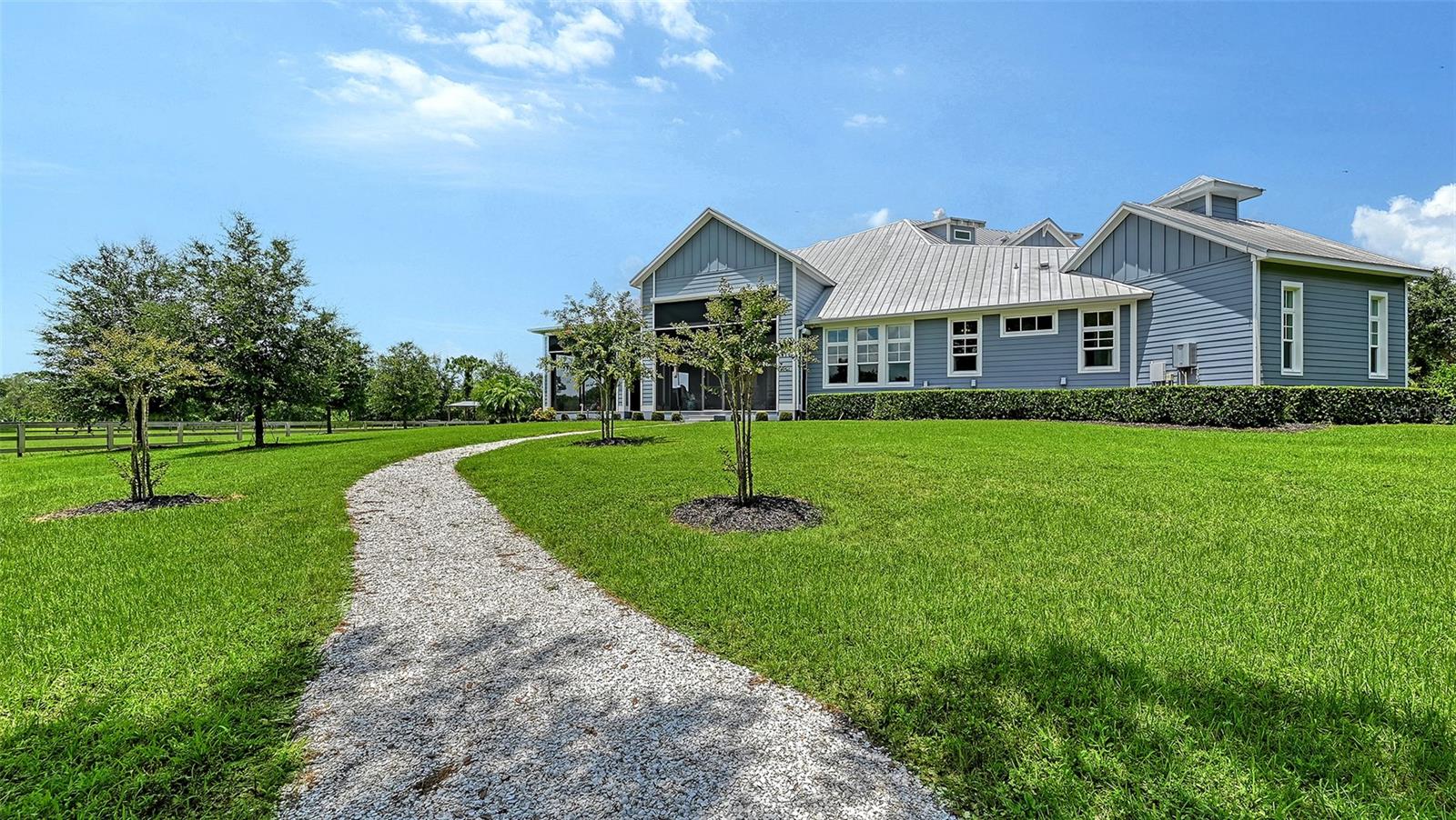 Listing photo id 76 for 6910 211th Street E