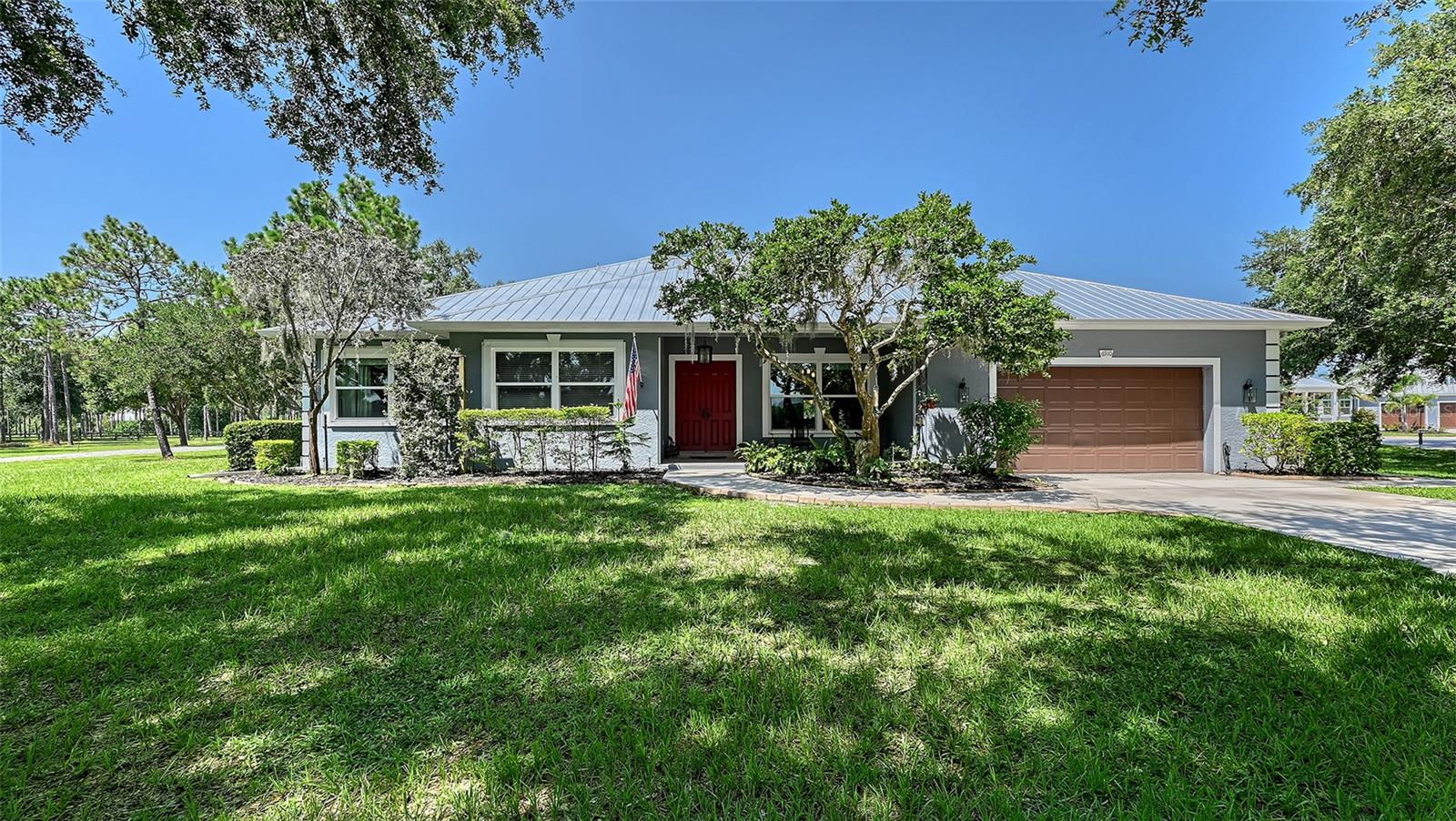 Listing photo id 81 for 6910 211th Street E