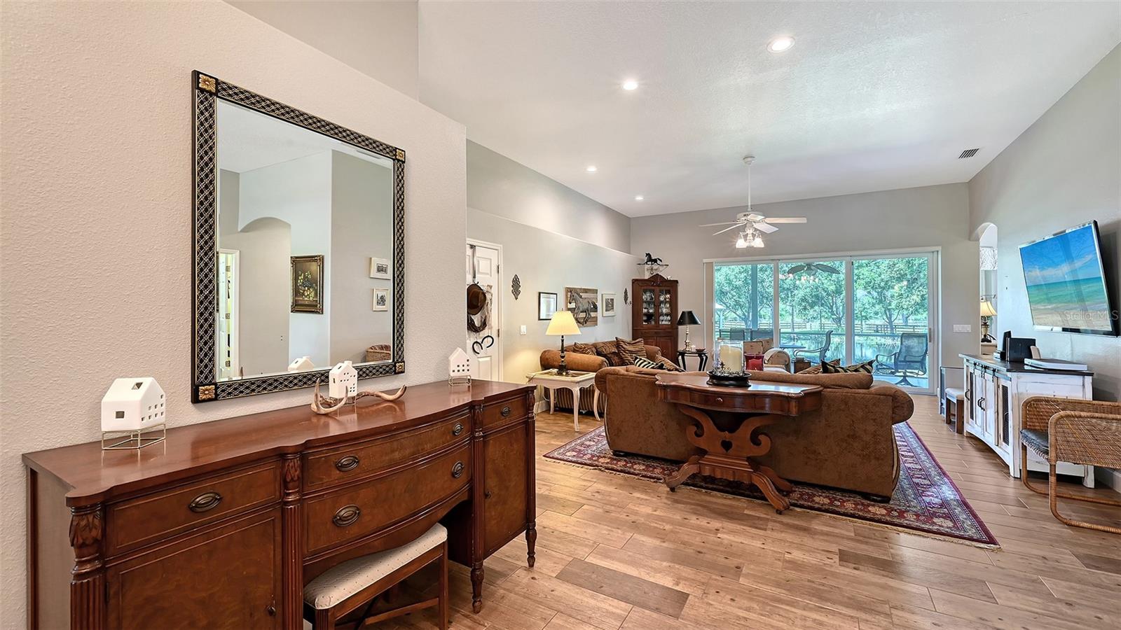 Listing photo id 82 for 6910 211th Street E