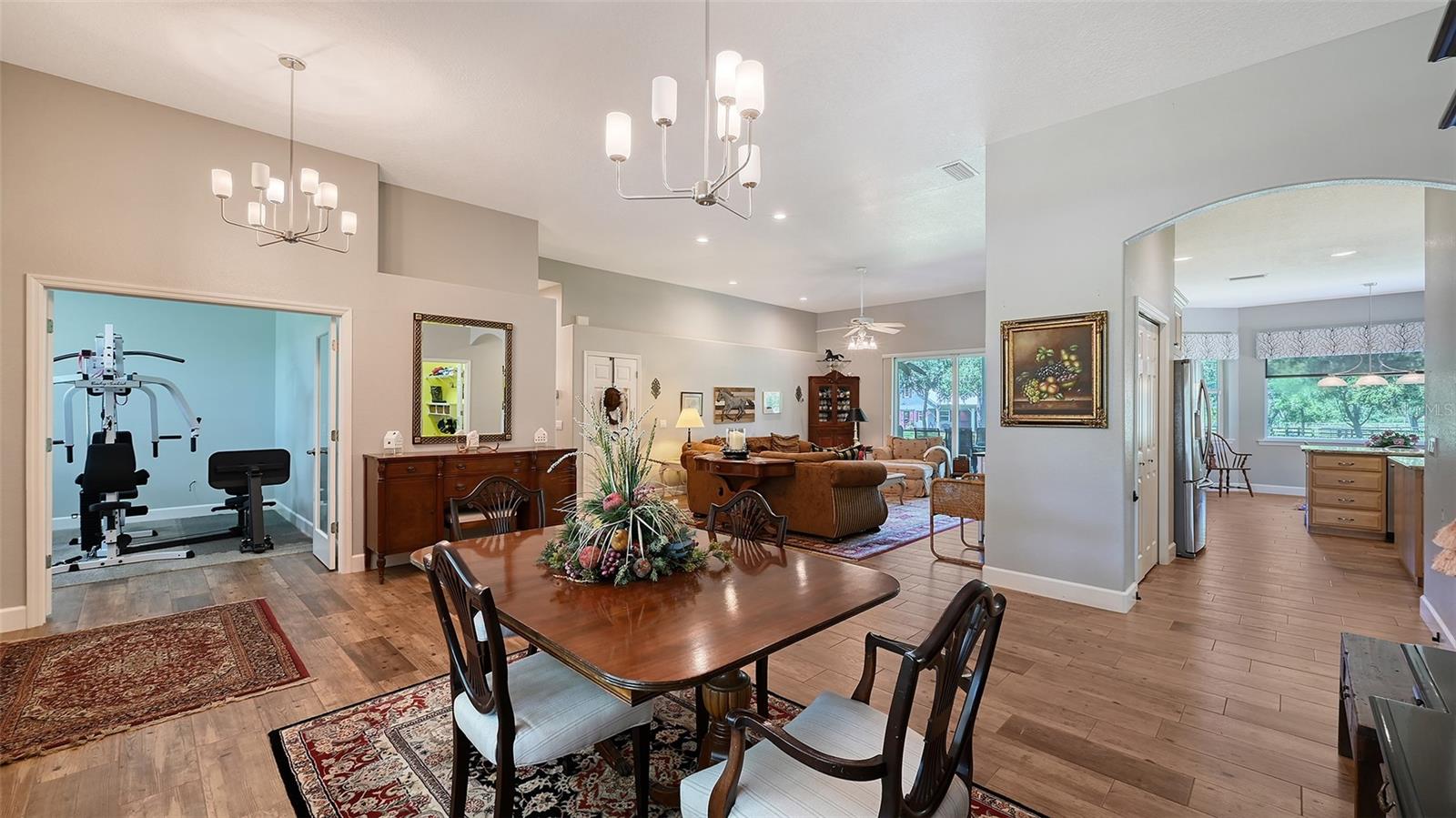 Listing photo id 83 for 6910 211th Street E