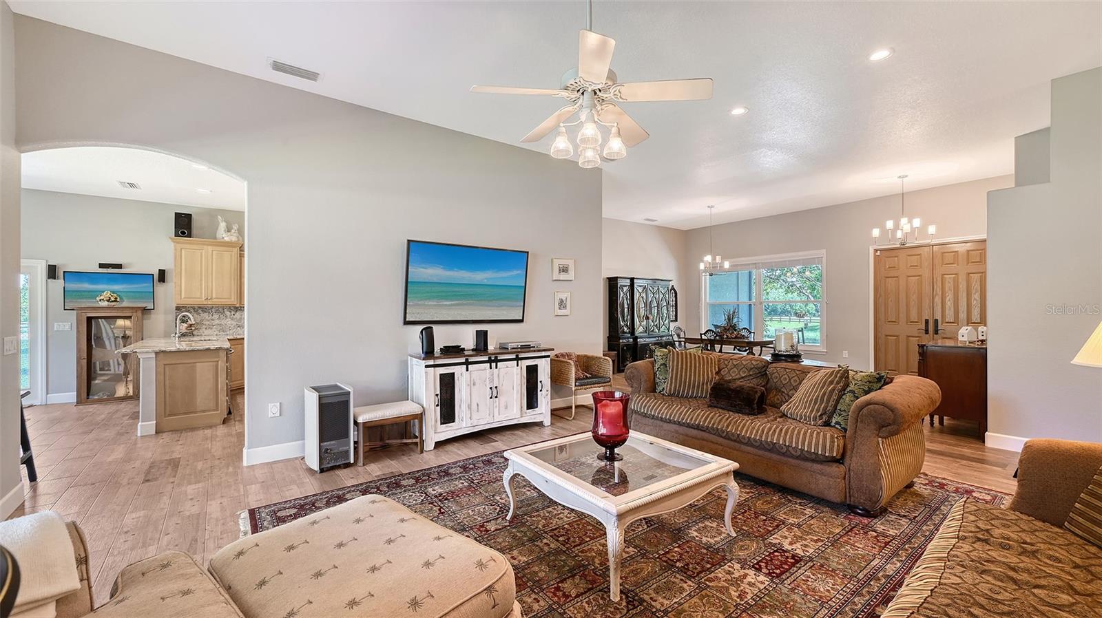 Listing photo id 85 for 6910 211th Street E