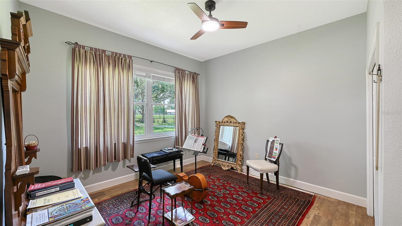 Listing photo id 88 for 6910 211th Street E
