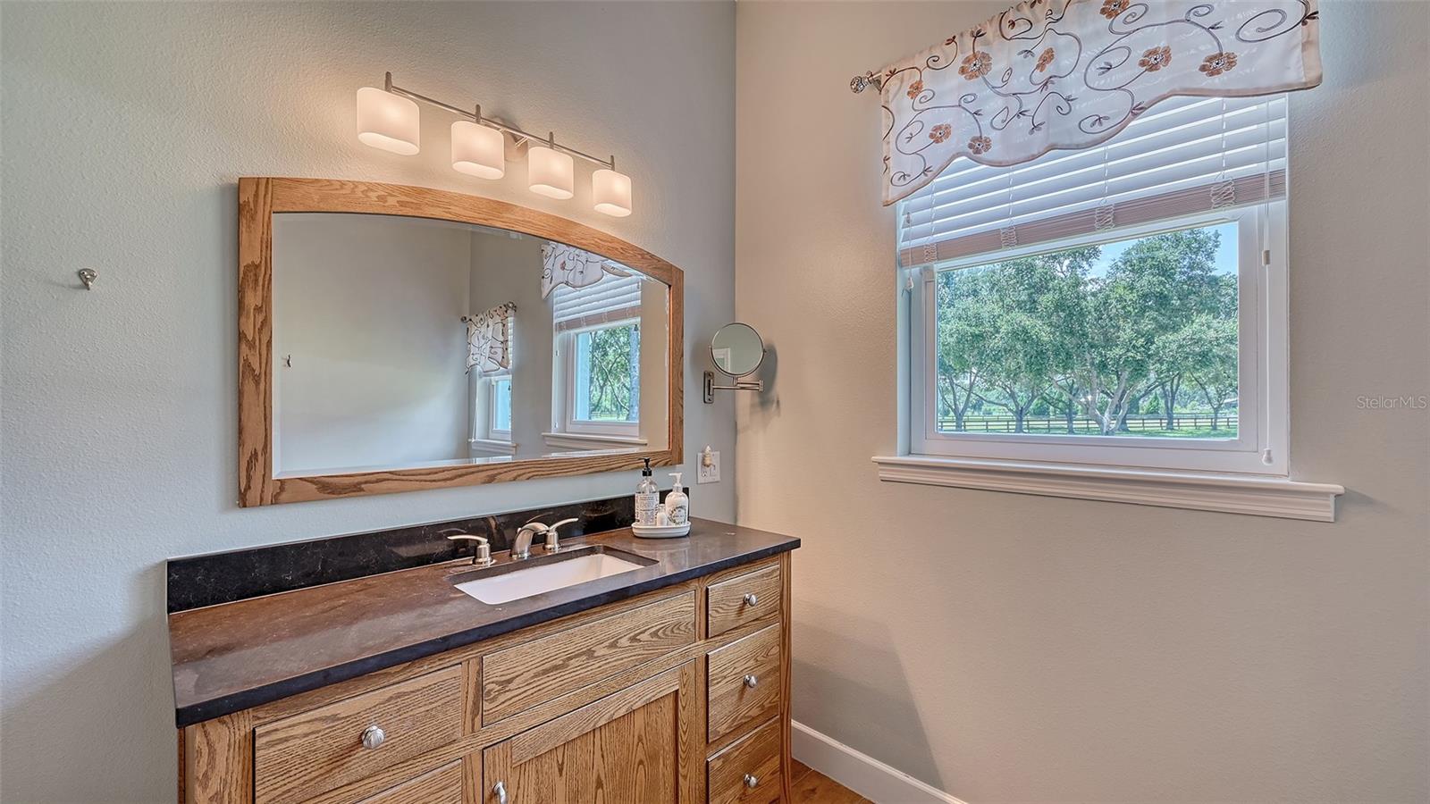 Listing photo id 92 for 6910 211th Street E