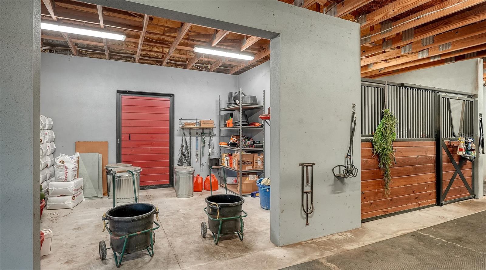 Listing photo id 95 for 6910 211th Street E
