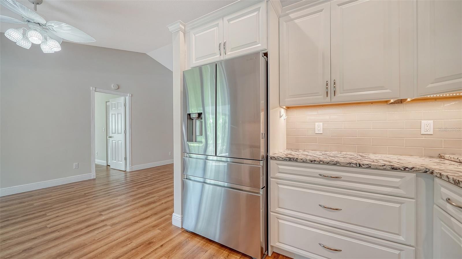 Image 10 of 44 For 4933 Rutland Gate