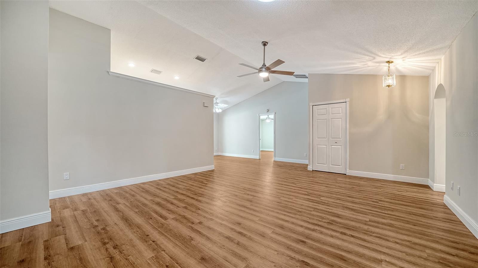 Image 16 of 44 For 4933 Rutland Gate