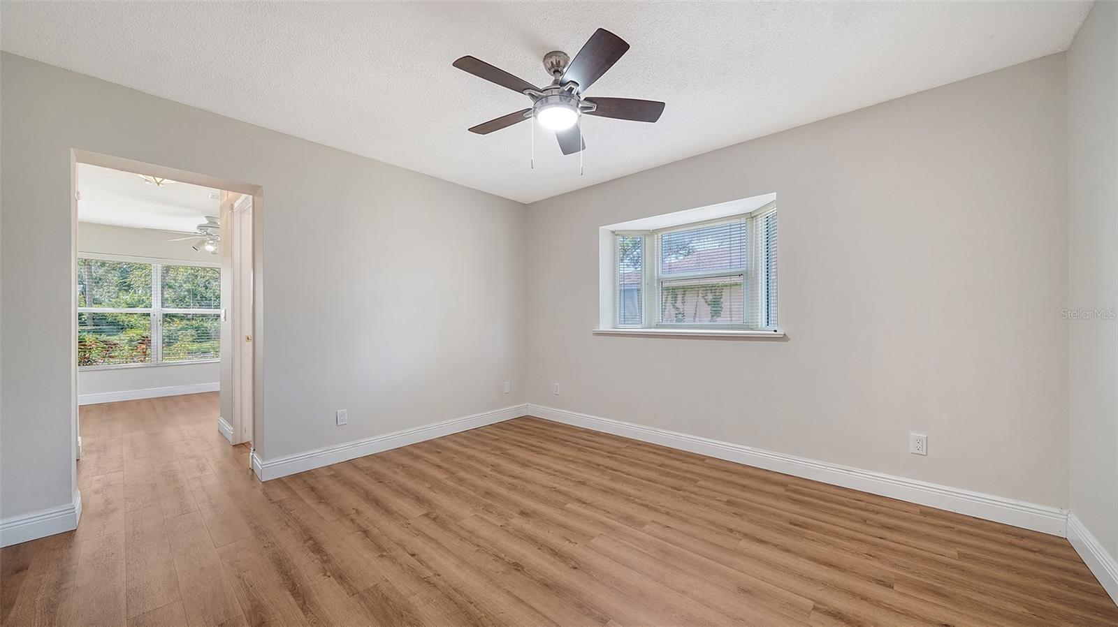 Image 21 of 44 For 4933 Rutland Gate