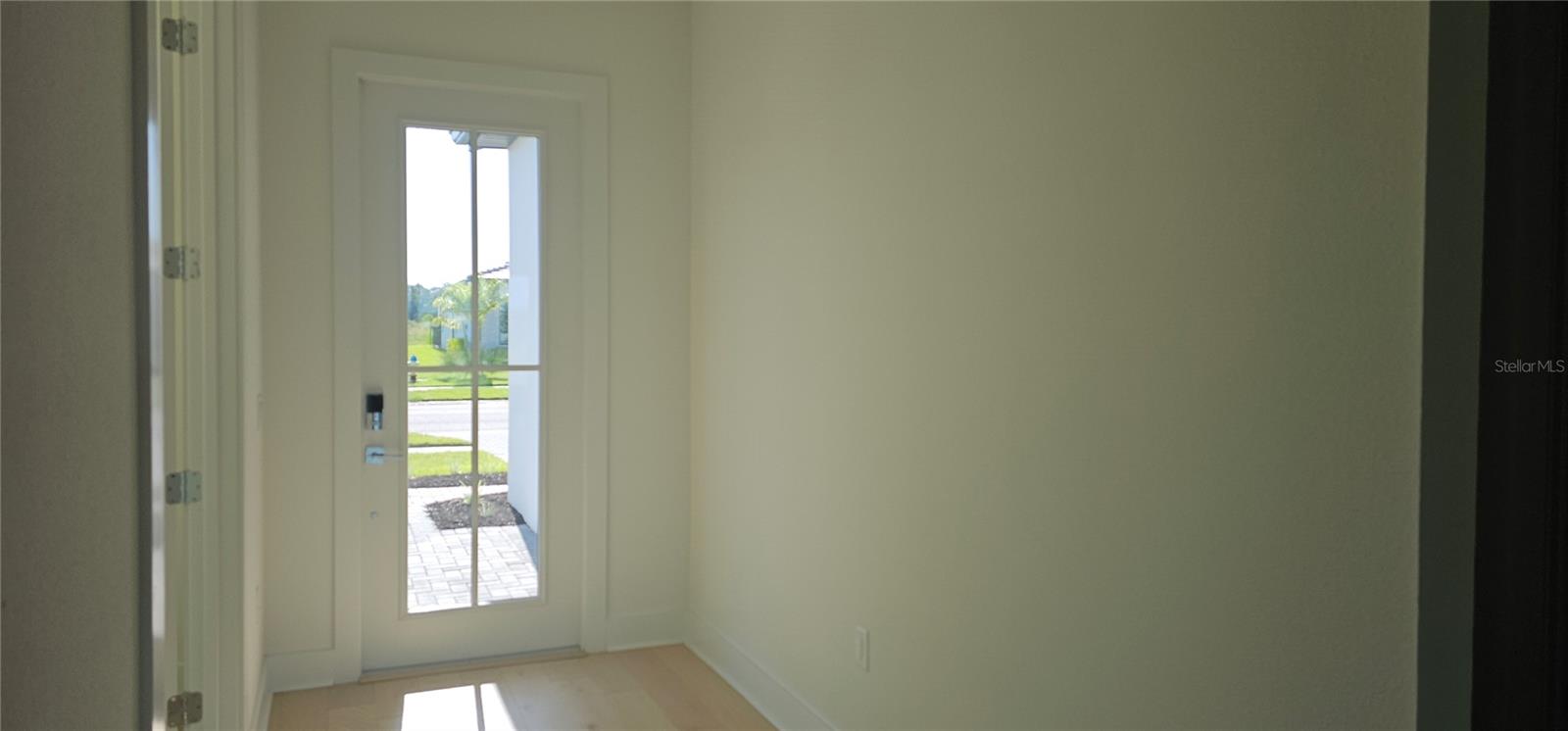 Image 4 of 36 For 2625 Waterfront Circle