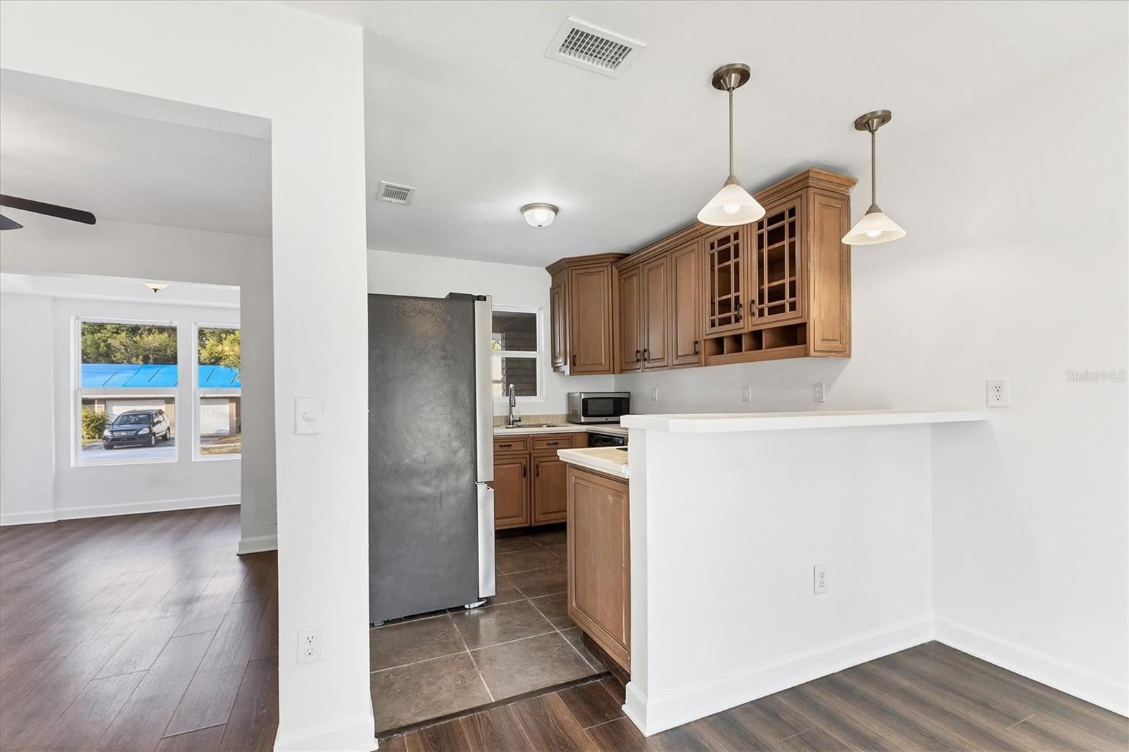 Image 11 of 32 For 1905 14th Avenue W