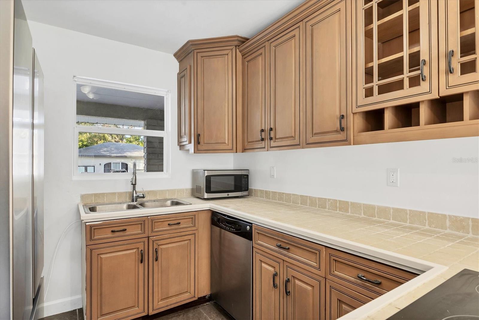 Image 12 of 32 For 1905 14th Avenue W