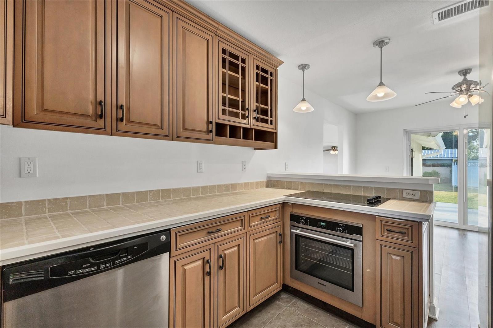 Image 13 of 32 For 1905 14th Avenue W