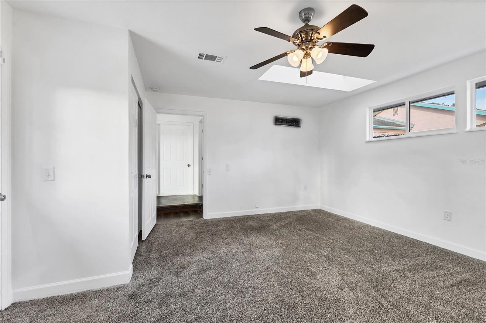 Image 15 of 32 For 1905 14th Avenue W