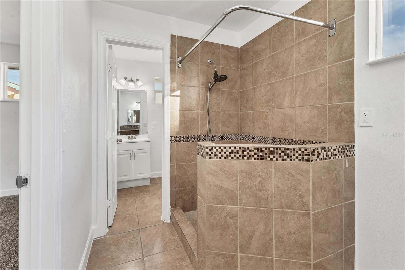 Image 17 of 32 For 1905 14th Avenue W