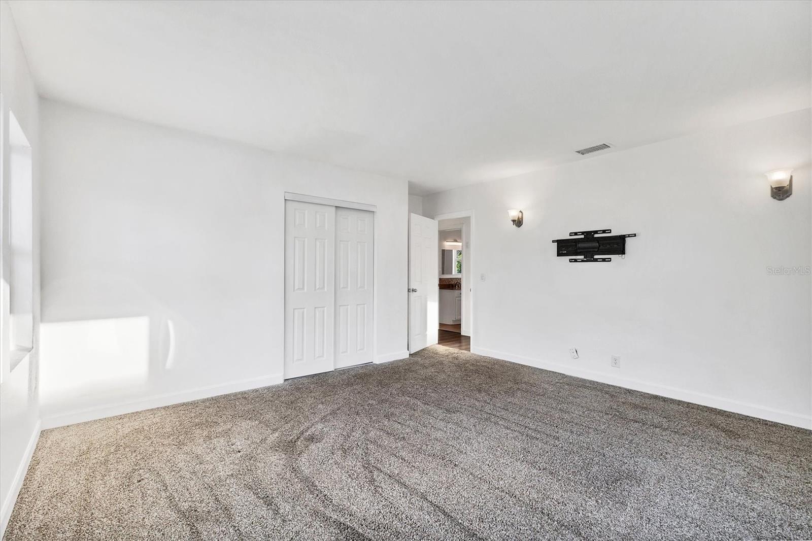 Image 19 of 32 For 1905 14th Avenue W