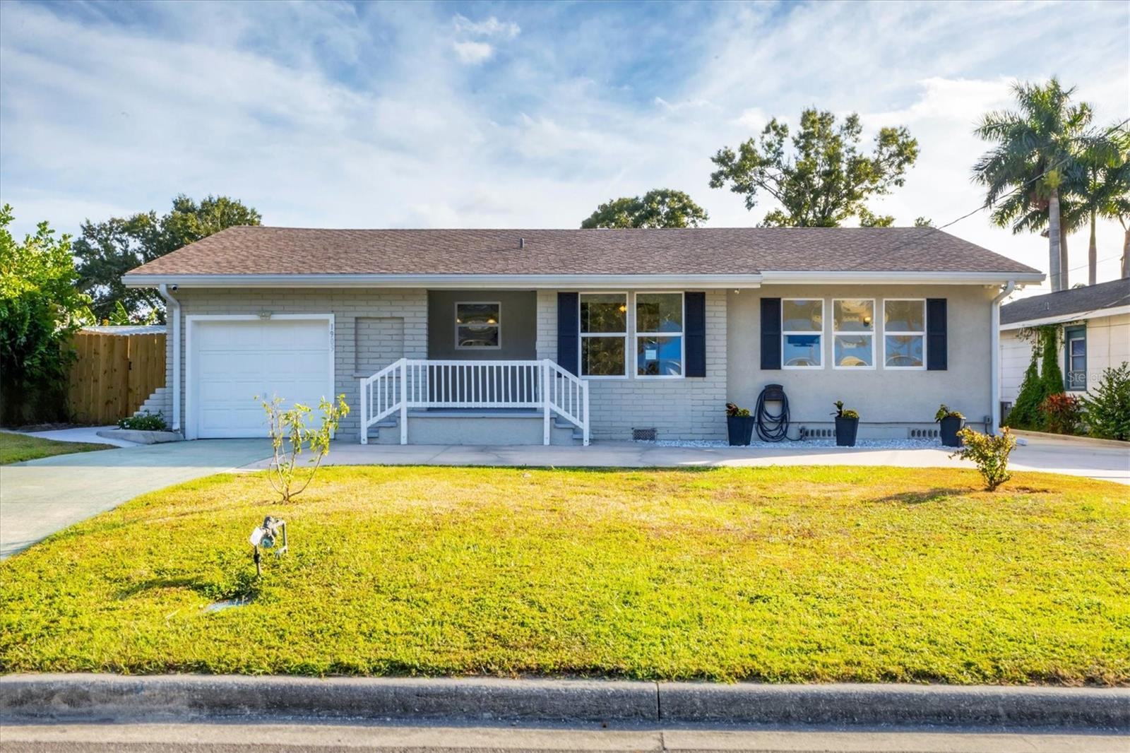 Image 2 of 32 For 1905 14th Avenue W