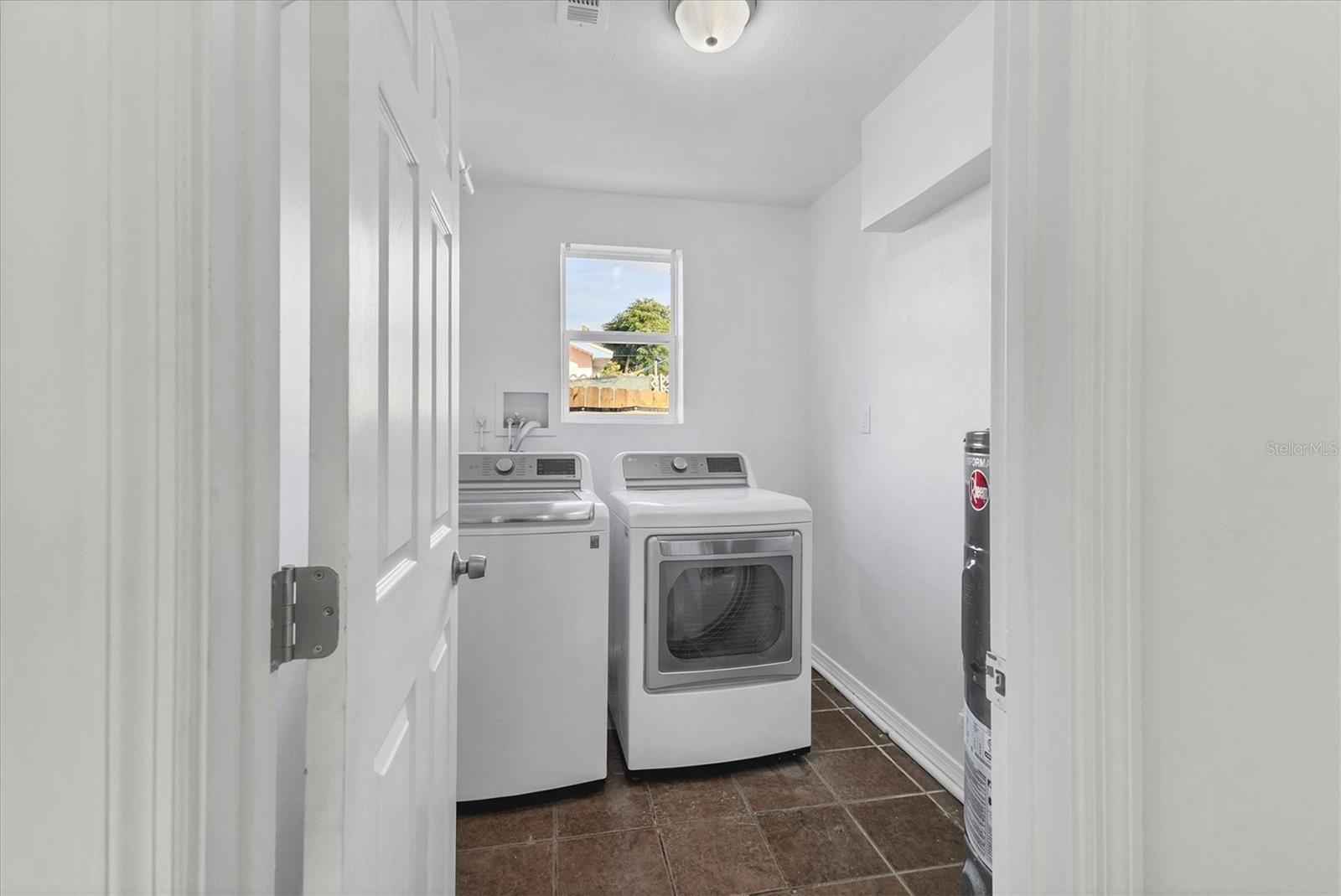 Image 24 of 32 For 1905 14th Avenue W