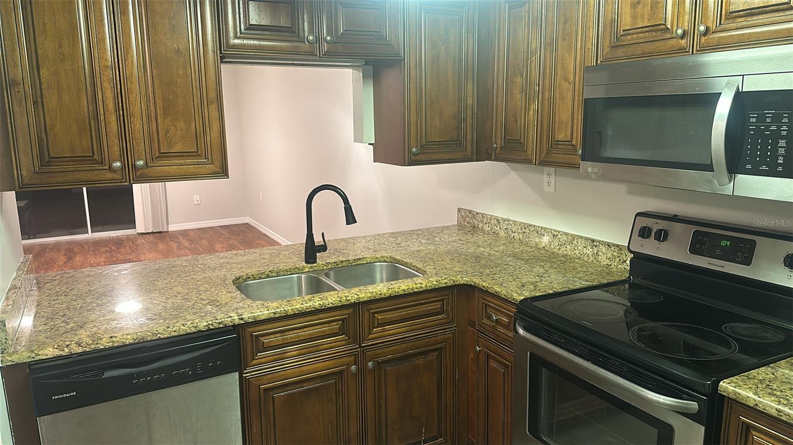 Image 8 of 41 For 5022 Bordeaux Village Place 102