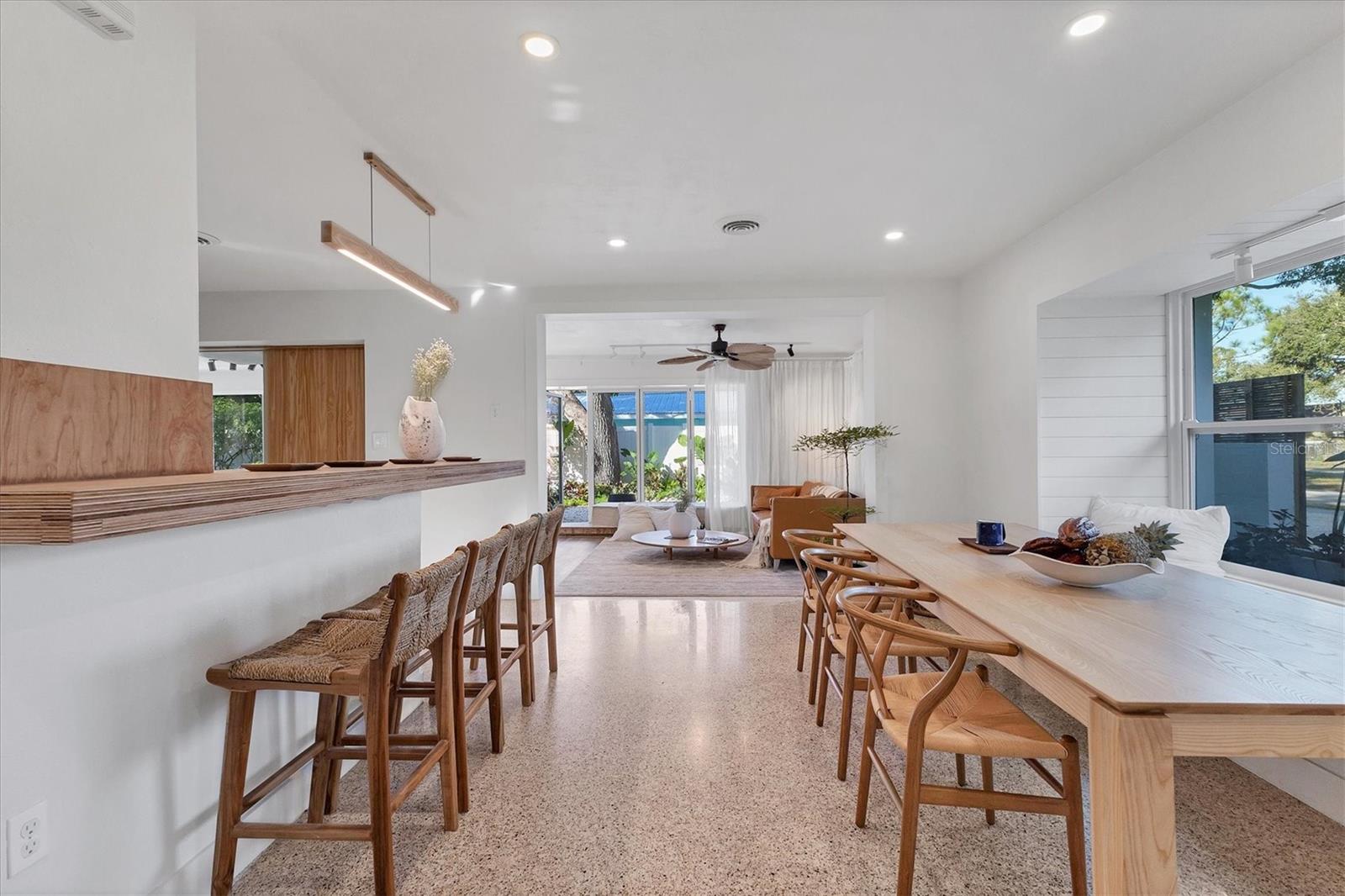 Image 10 of 47 For 2040 Palm Terrace