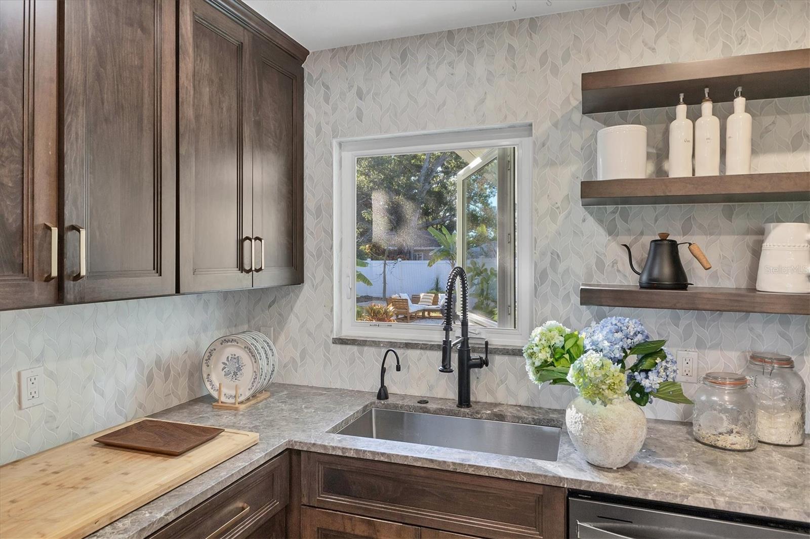 Image 16 of 47 For 2040 Palm Terrace