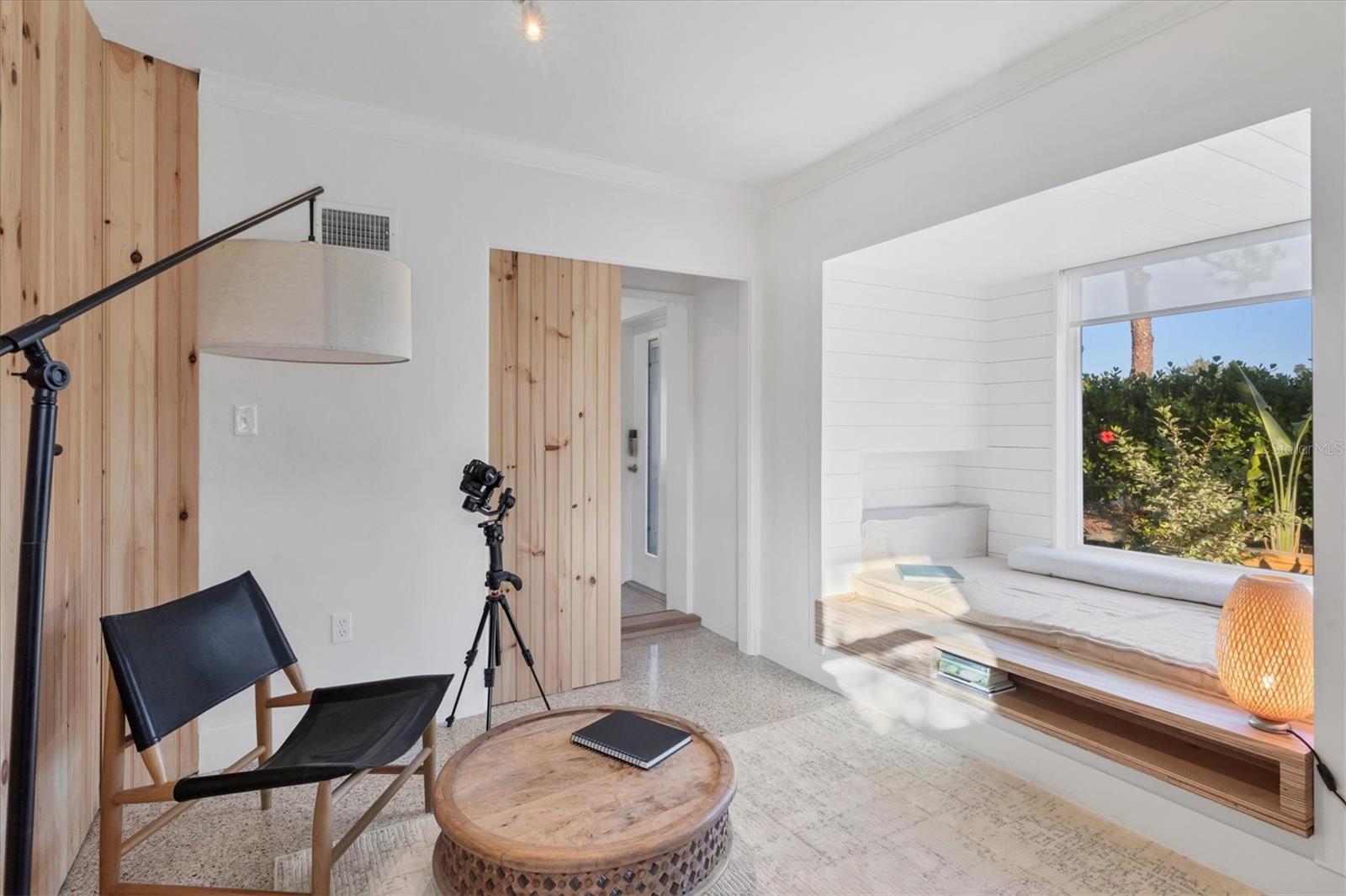 Image 18 of 47 For 2040 Palm Terrace