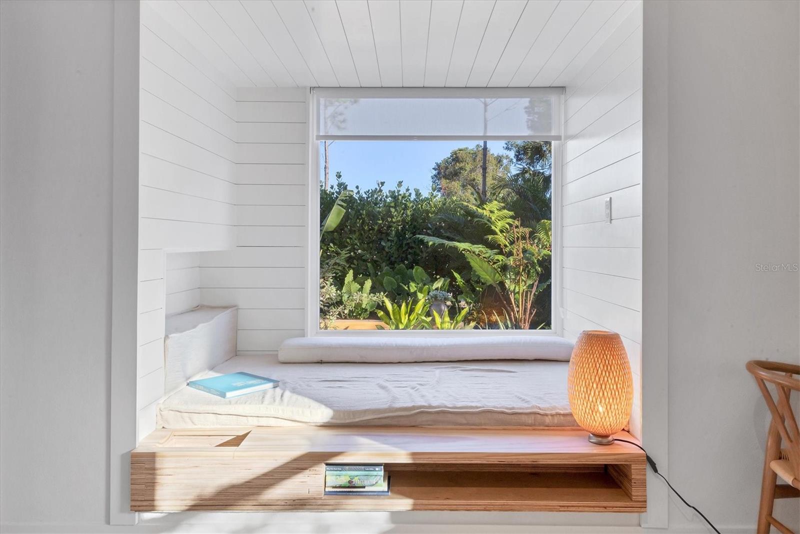 Image 20 of 47 For 2040 Palm Terrace