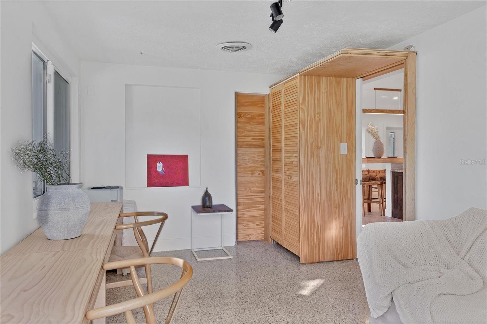 Image 27 of 47 For 2040 Palm Terrace