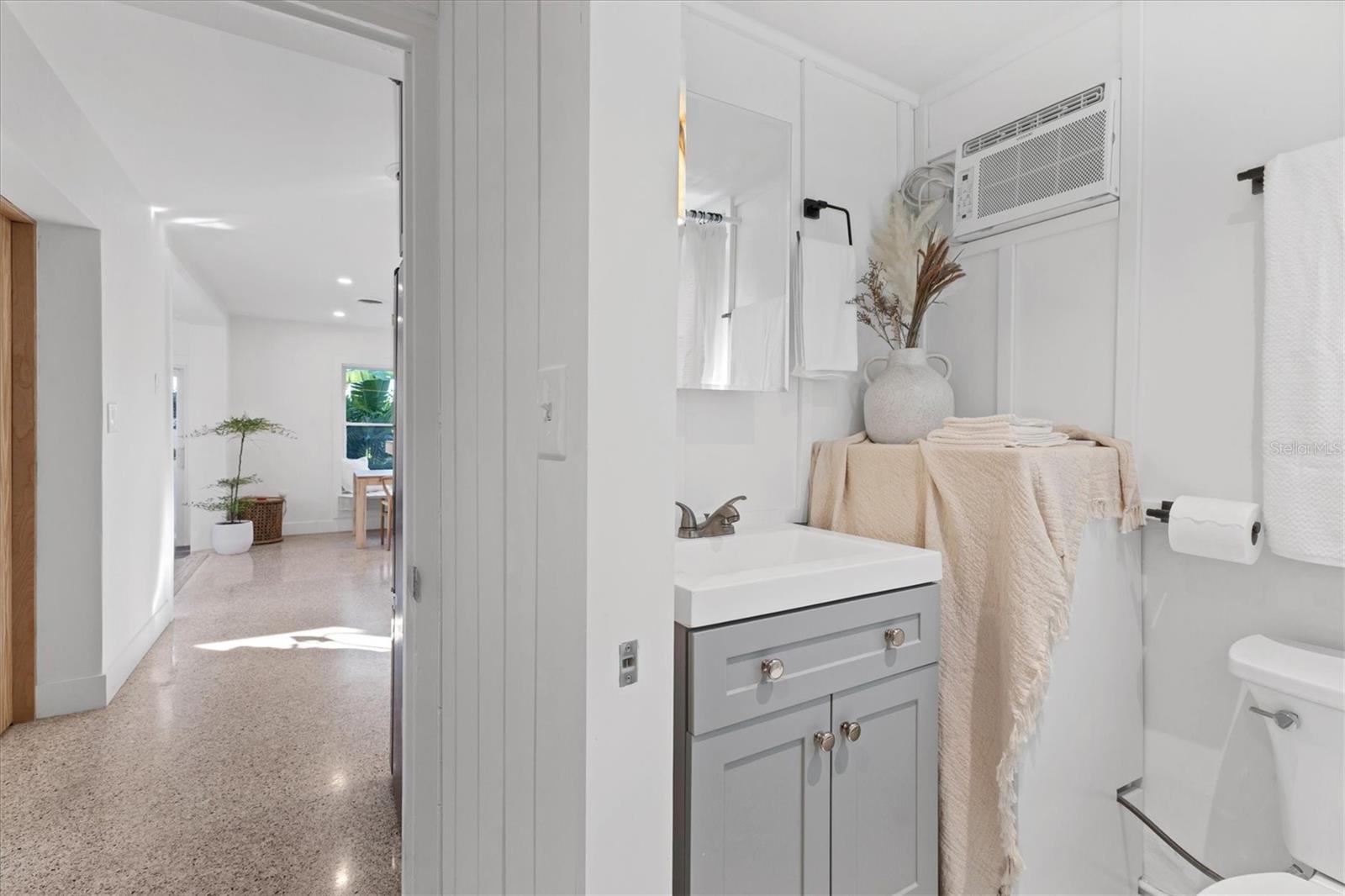 Image 29 of 47 For 2040 Palm Terrace